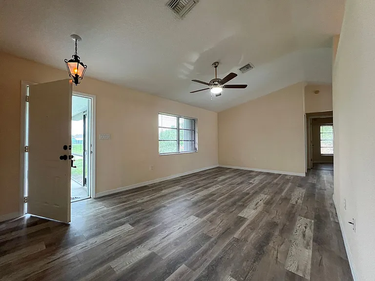 18090 Avonsdale Cir — Photo 7