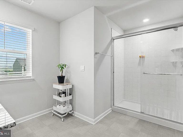 109 Woodford Dr — Photo 42