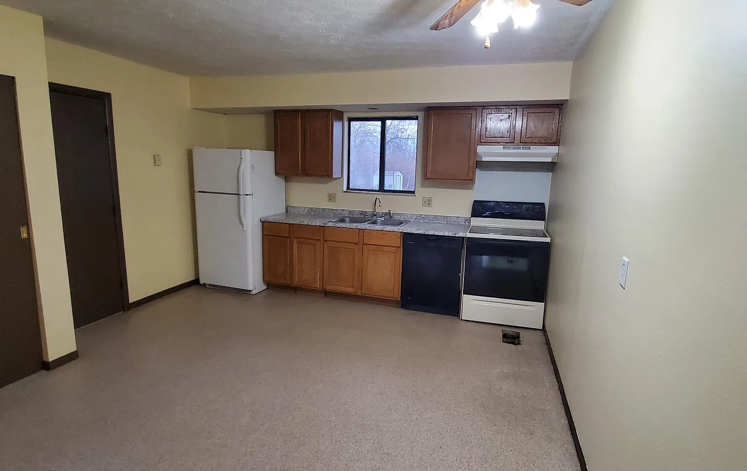2 bed, 930 sqft, $1,300 — Photo 4