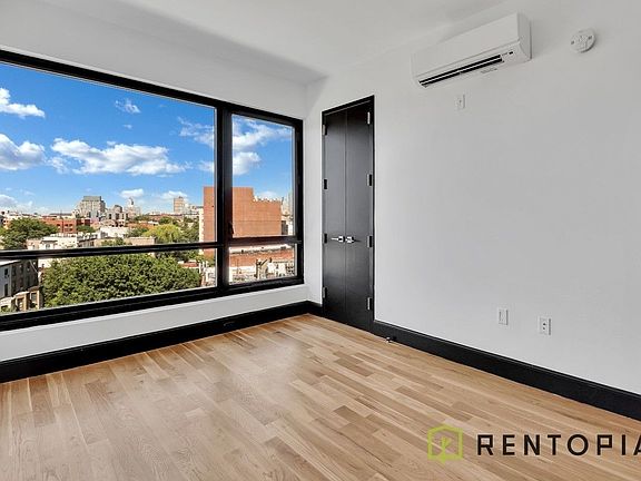 4th image of 1134 Fulton St #614