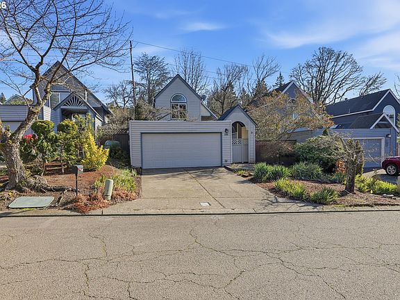 3rd image of 111 Kingsgate Rd