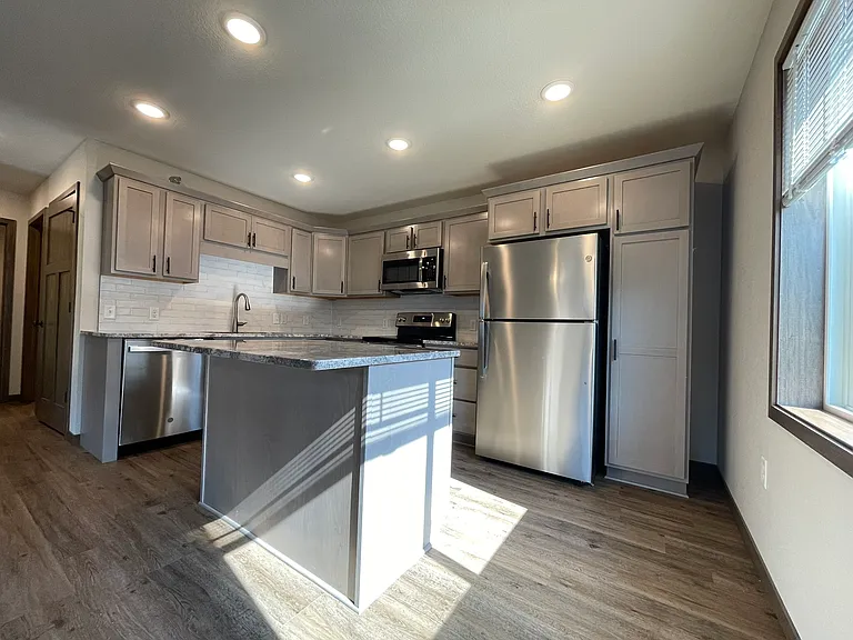 1 bed 1 bath upper