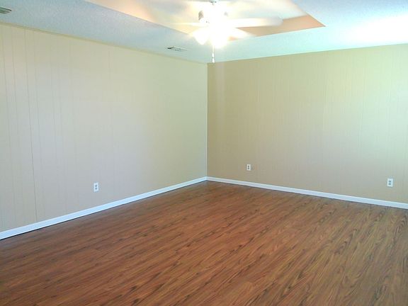 3rd image of 4002 Hurlwood Cir