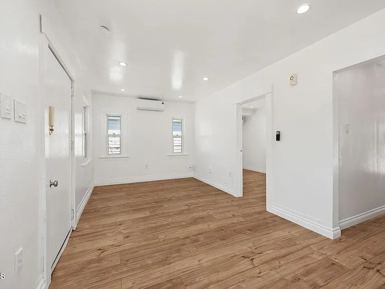 1418 W 69th St — Photo 5