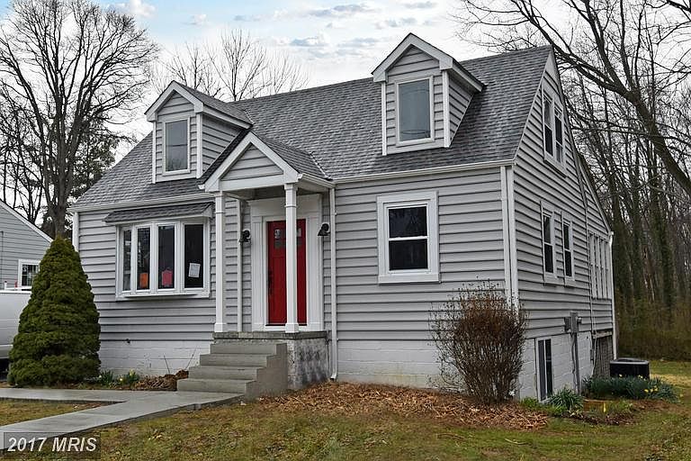1st image of 4017 Woodland Dr