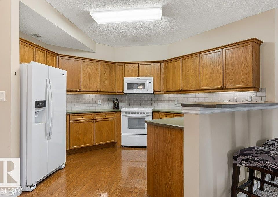 1st image of 260 Sturgeon Rd #101