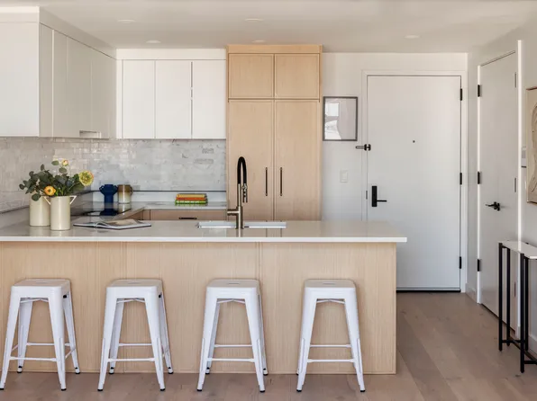 173 Mc Guiness Boulevard image 1 of 10