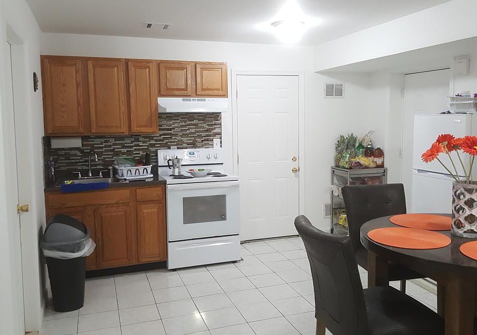 Kitchen & Dining Area