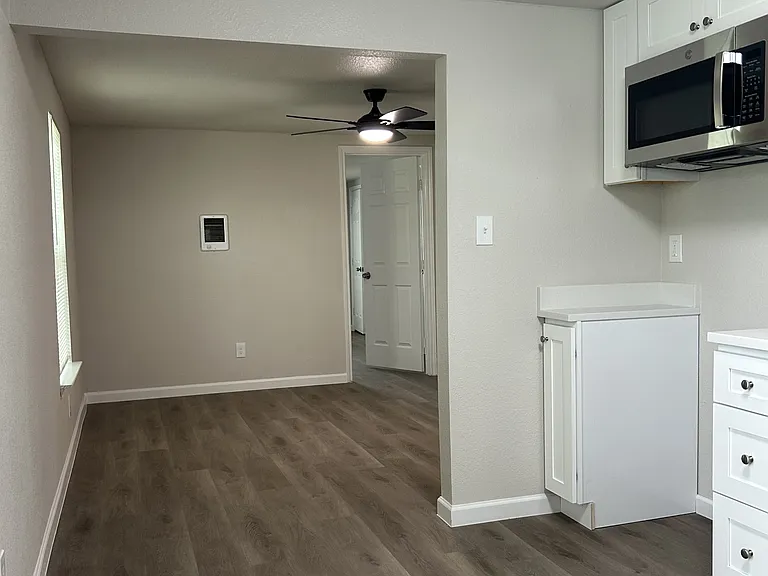 407 N Justin Ave #D — Photo 3