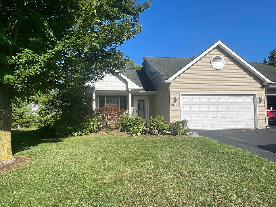 1st image of 1104 Fountain View Cir