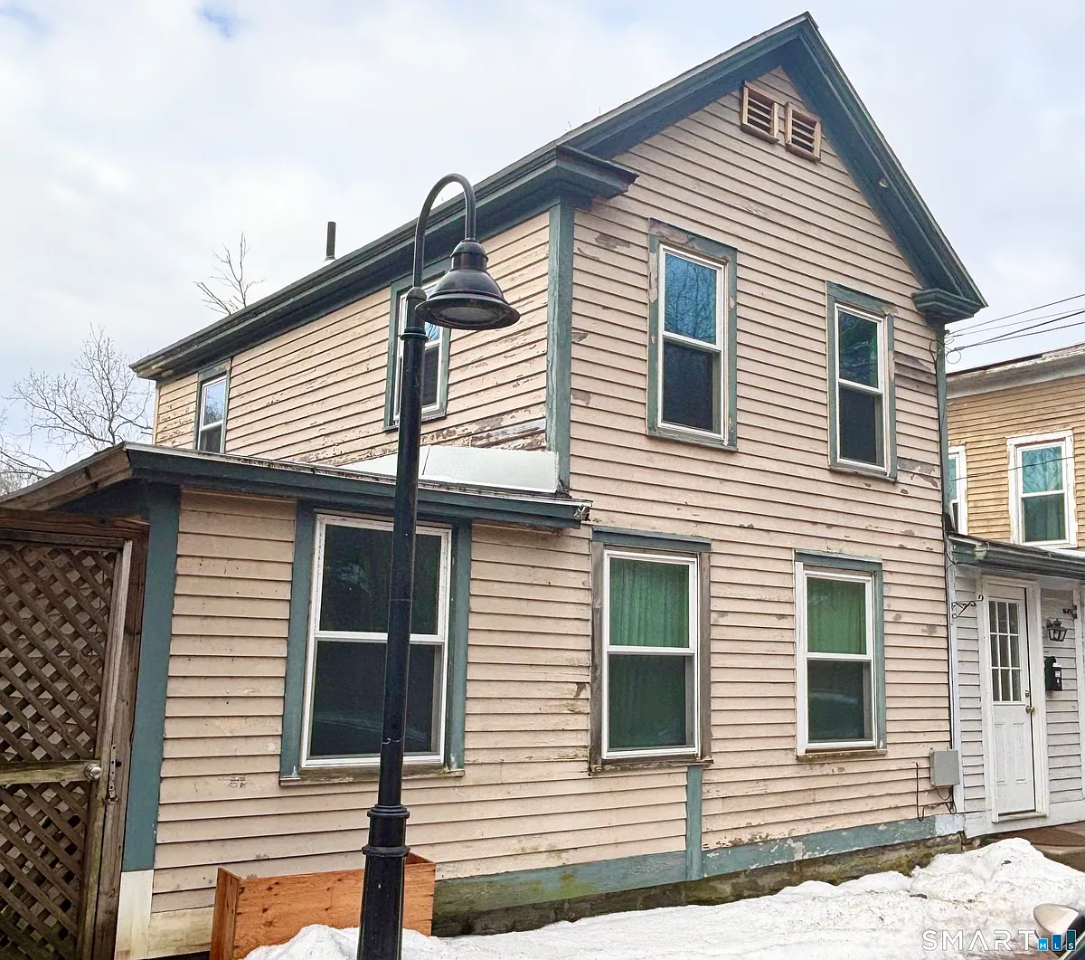 Building Photo - 122 Main St #A