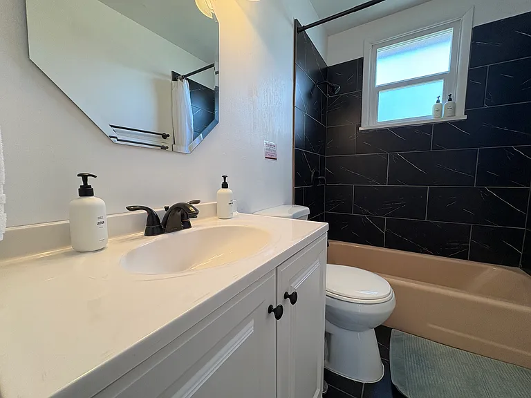 170 E 100 N #6 — Photo 27