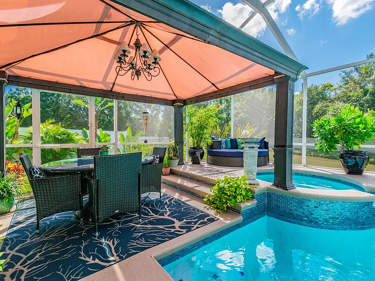 Lanai Dining, Lounger and Hot Tub