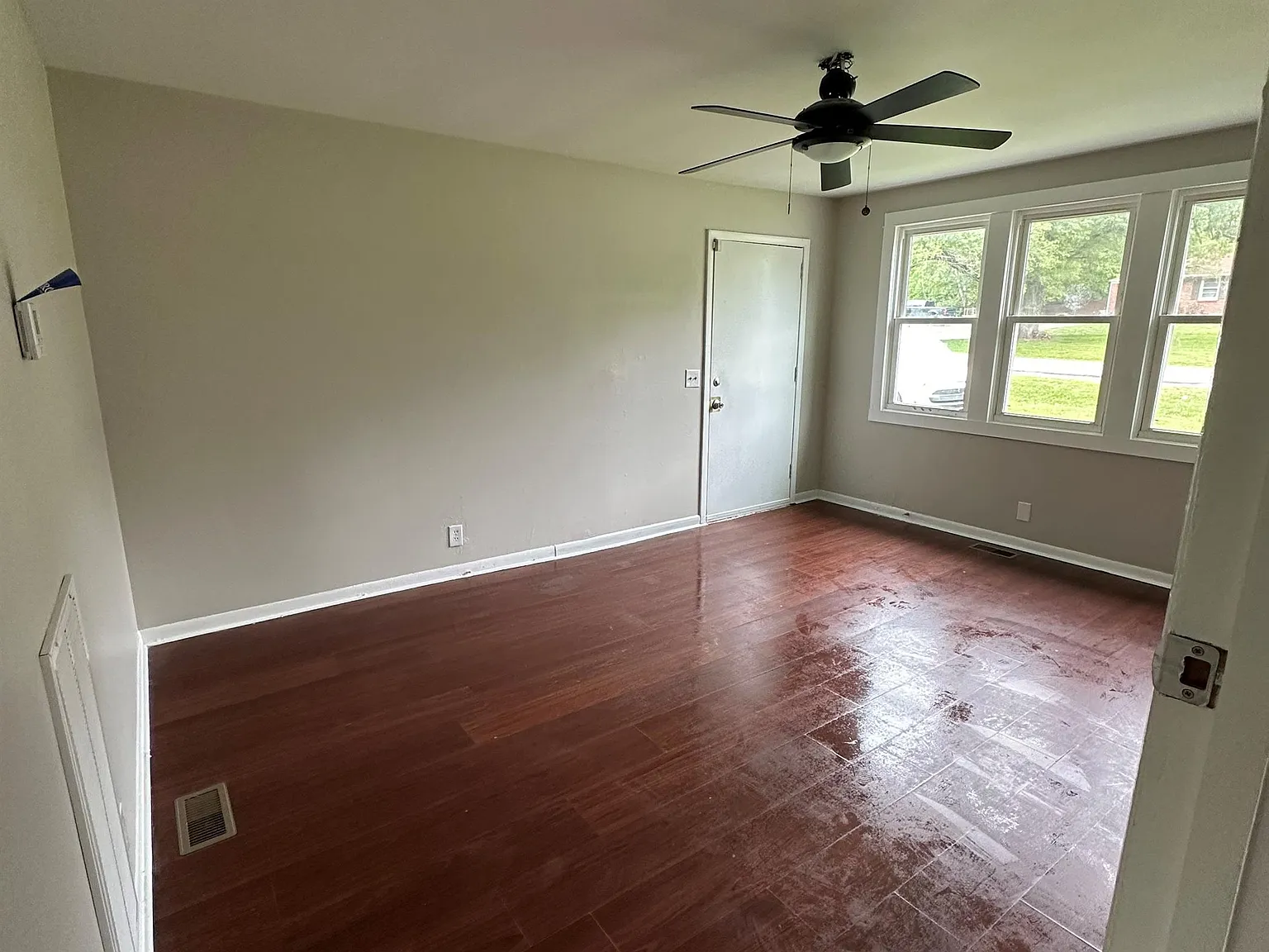 100 Glenmont Drive - A — Photo 2