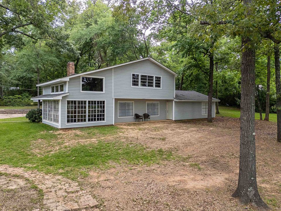 1st image of 208 W Lake Devernia Rd