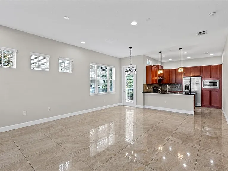 13775 Benavente Ave — Photo 4