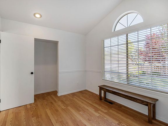 4th image of 8617 NE 142nd St