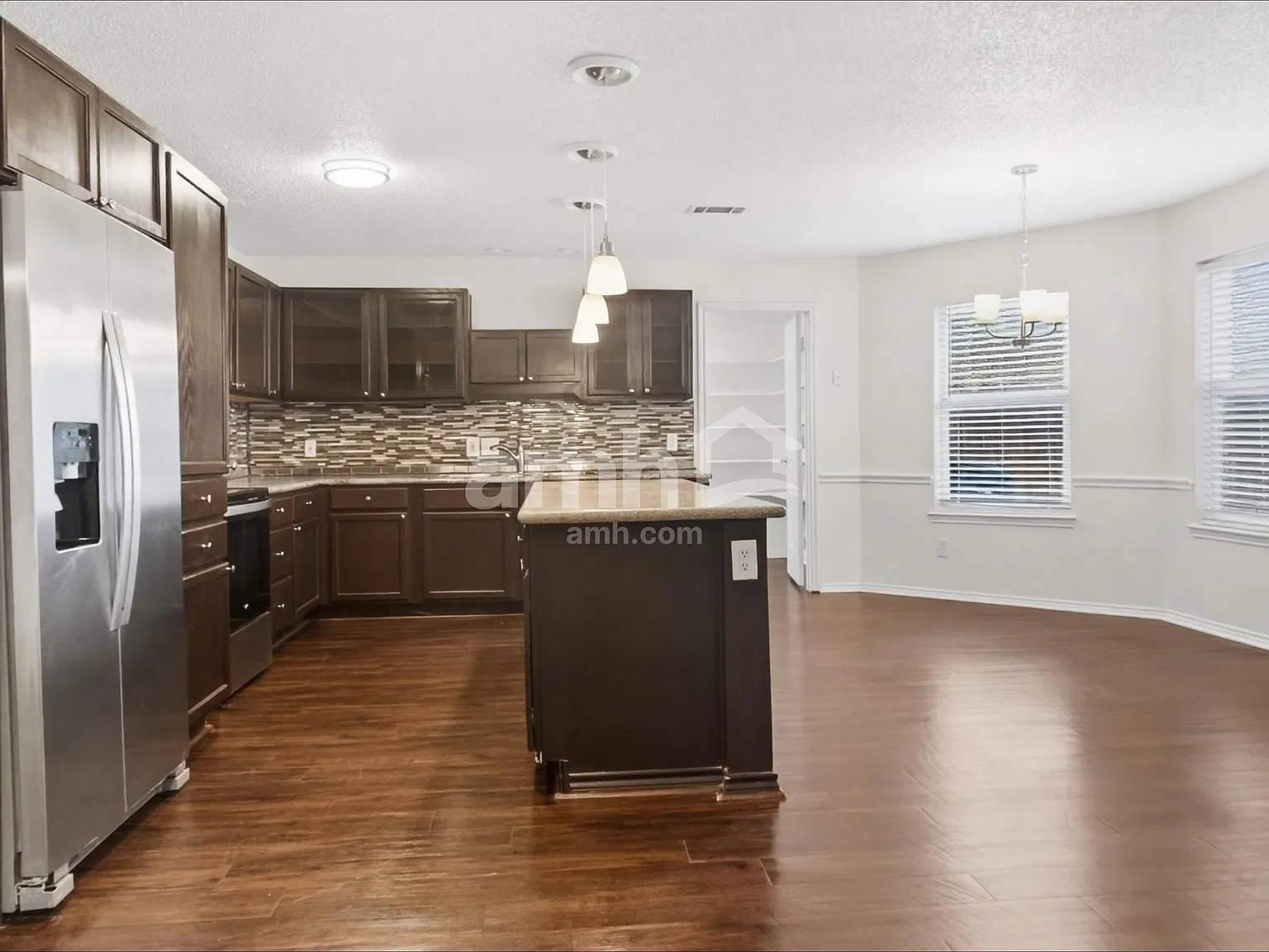 4 bed, 2.5 bath, 2644 sqft, $2,570 — Photo 4