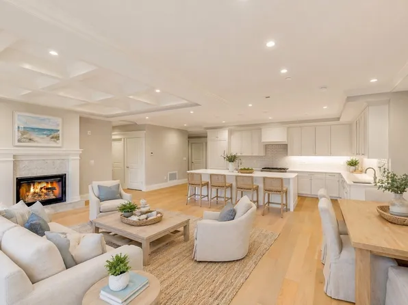 124 Elm St #307, Cohasset, MA 02025