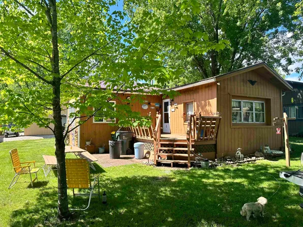 216 S 3rd St, Harpers Ferry, IA 52146