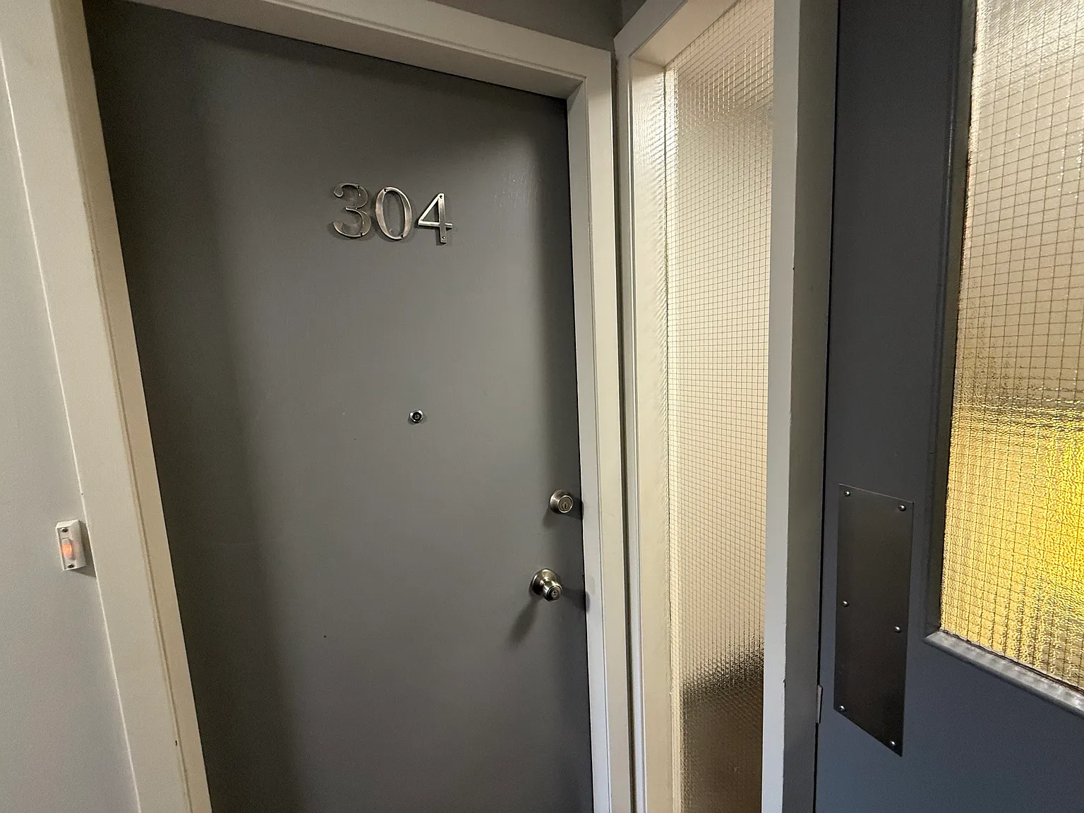 Bright 1 Bed + 1 Bath Apartment in the Heart of Mission! — Photo 2