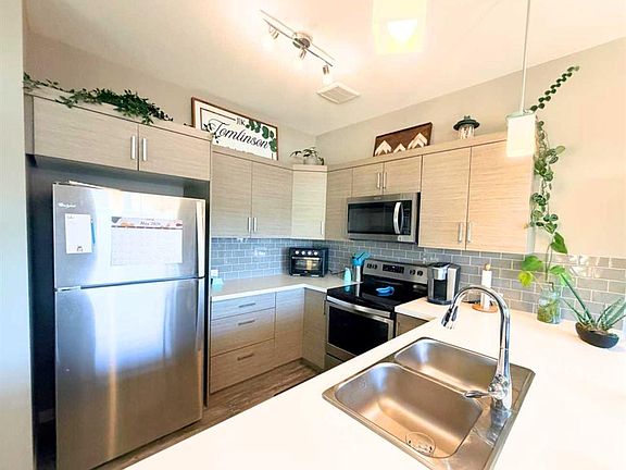 3rd image of 112 S Mackenzie Ranch Way