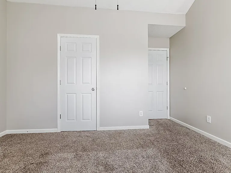 385 Hidden Creek Ln — Photo 12