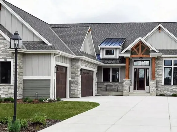 260 River Oaks CIRCLE, Delafield, WI 53018