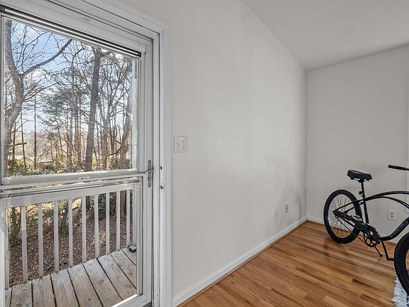 4th image of 121 Westview Dr APT 36