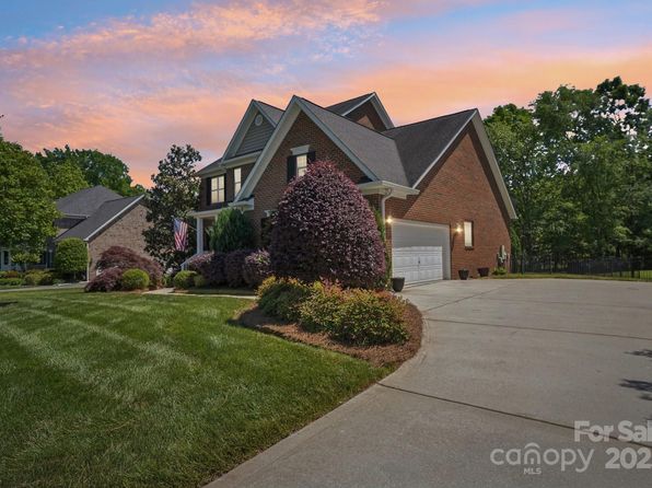 10716 Persimmon Creek Dr, Mint Hill, NC 28227