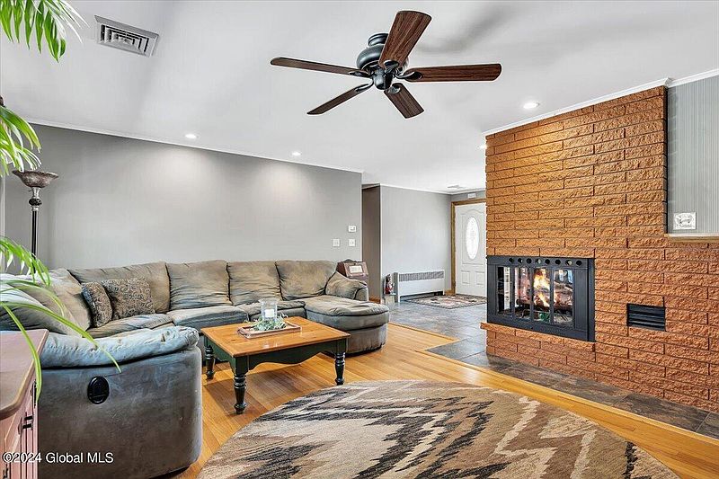 2nd image of 15 Jefferson Avenue