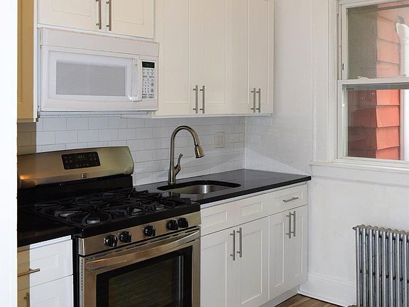 4th image of 219 Avenel St