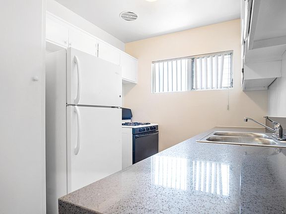 5th image of 18049 Roscoe Blvd APT 1