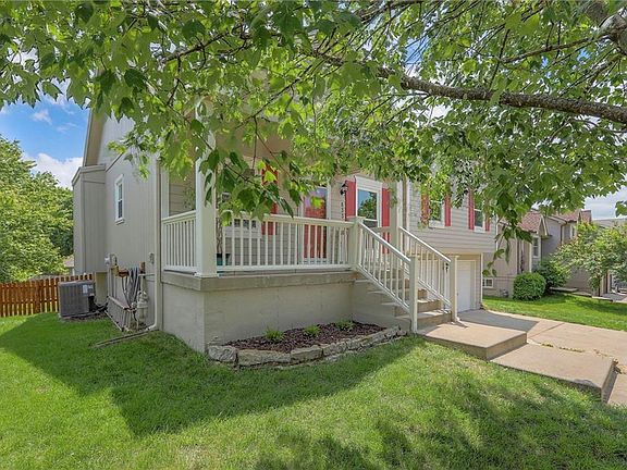 2nd image of 833 SW Harvest Dr
