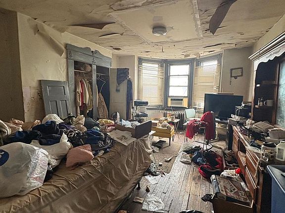 2nd image of 2009 W Indiana Ave