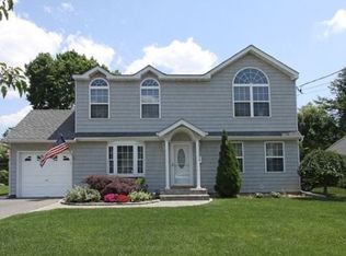 6 Nevada St, Syosset, NY 11791