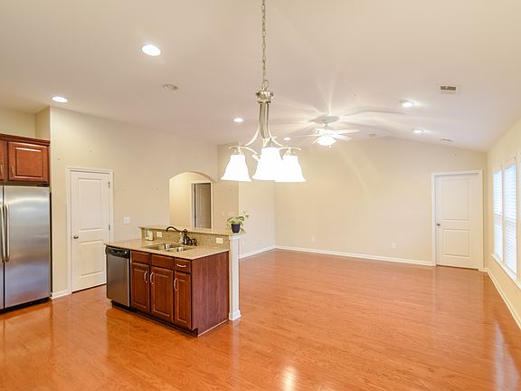5th image of 482 Dolphin Dr
