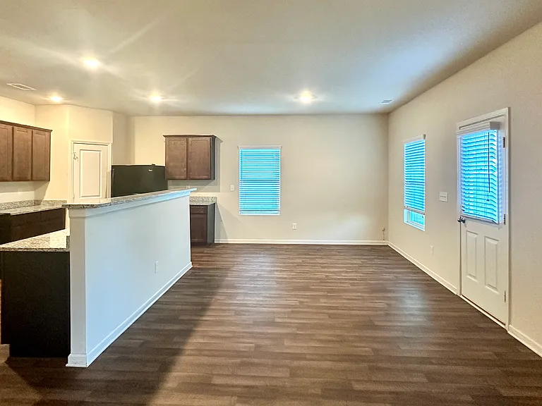 916 Independence Ave — Photo 17