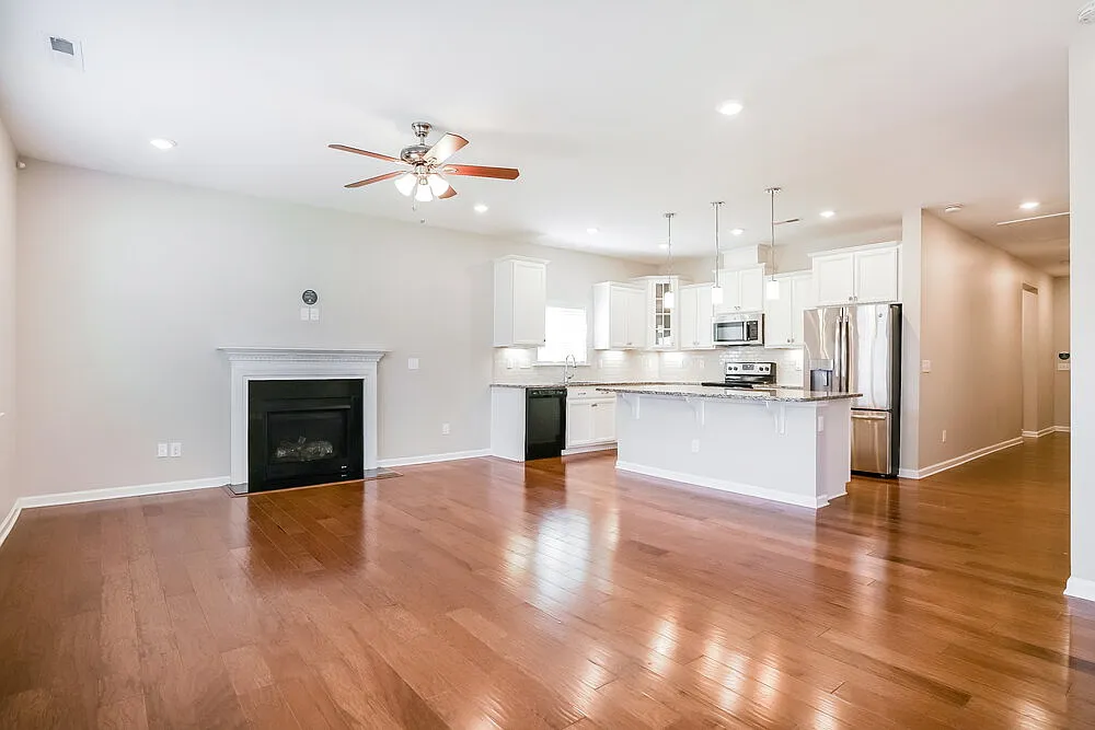 3 bed, 2.0 bath, 1520 sqft, $1,875 — Photo 3