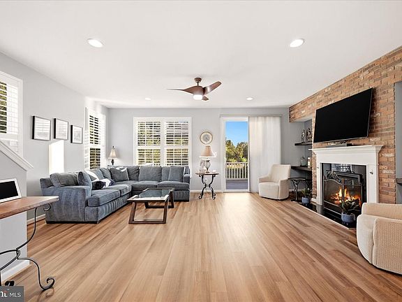 3rd image of 8193 Maude Ln