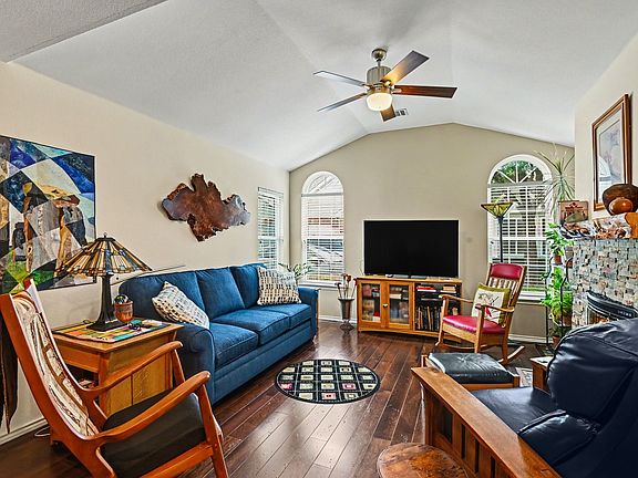 4th image of 6123 Welden Ct