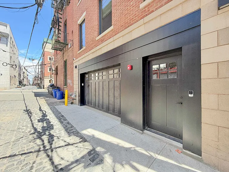 95 Court St — Photo 38