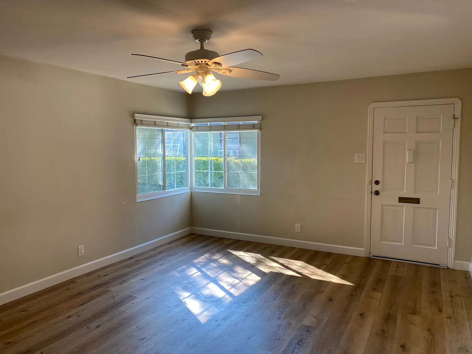 2 bed, 950 sqft, $2,550 — Photo 3