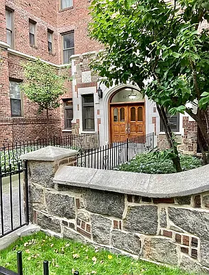 Rented by RealTegrity NY LLC | media 31