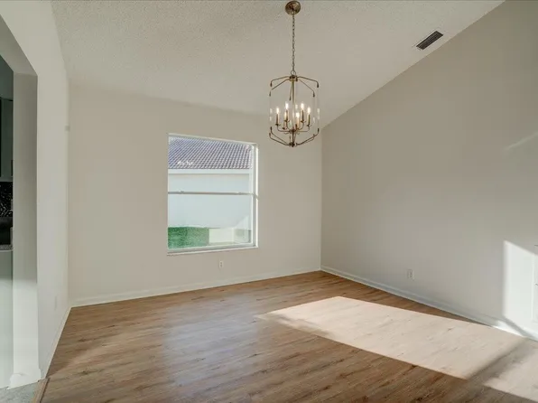 12 Meadows Park Lane, Boynton Beach, FL 33436