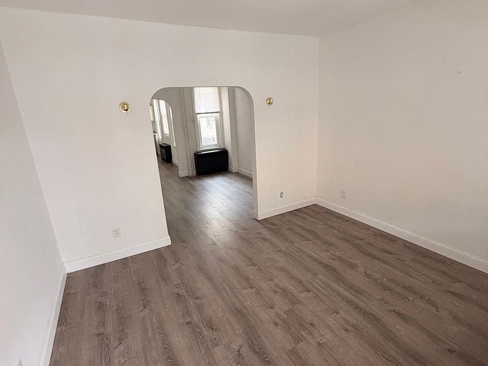 1st image of 233 Chestnut St