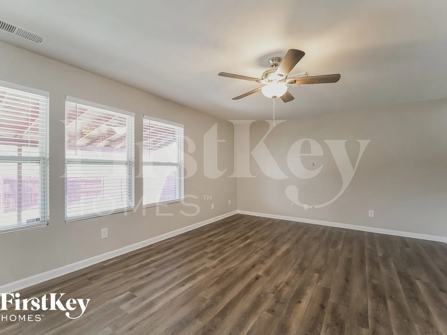 4 bed, 2.5 bath, 2090 sqft, $2,640 — Photo 4