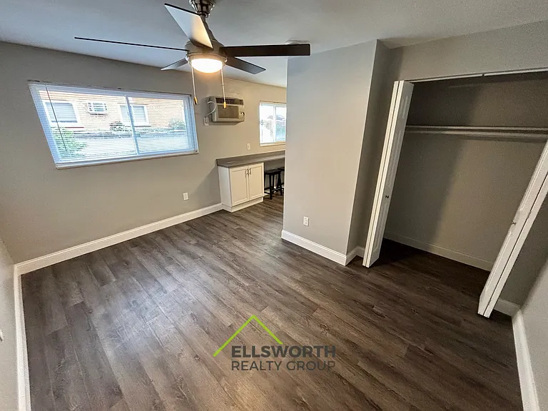 2204 Lawn Ave #1 — Photo 2