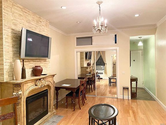 4th image of 421 E 78th St #2