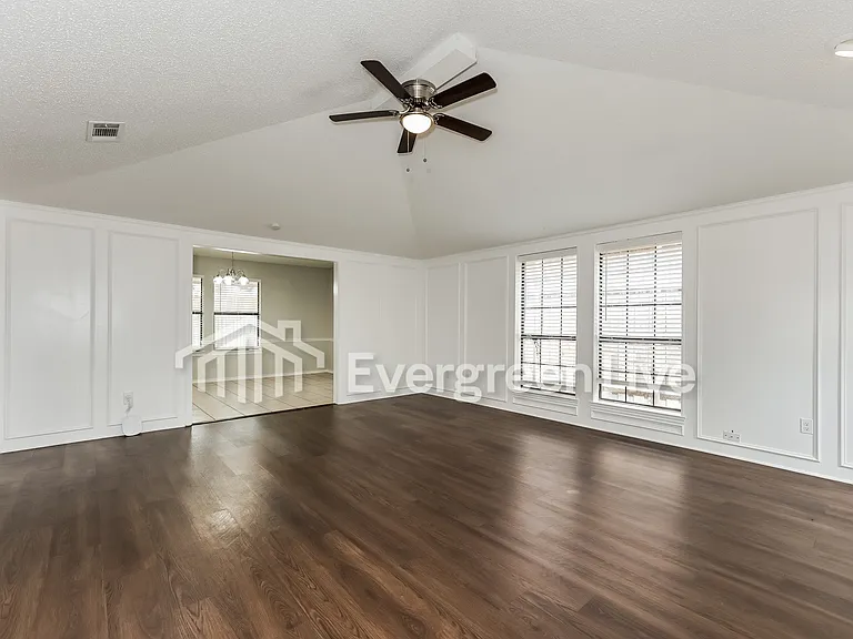 2401 Willow Oak Dr — Photo 3